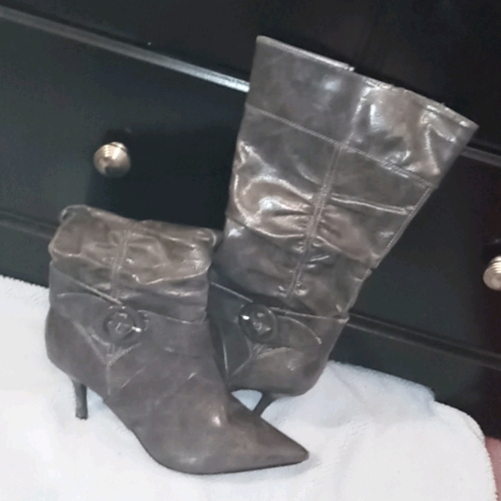 Size 6 1/2 gray boots